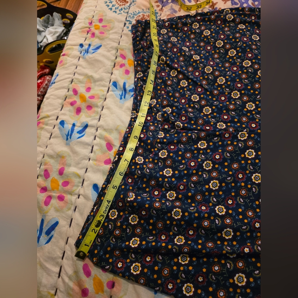 ❤️5 For 25😍 Terra & Sky Navy and Cream Floral Quilt